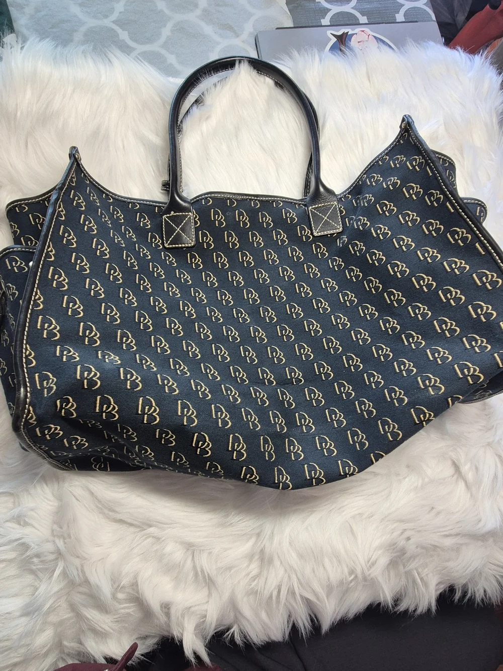 Dooney & Bourke classic black